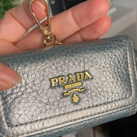 ❤️ Prada Key Holder Clip On Wallet ❤️ - Picture 4 of 15